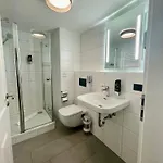 Hopfenhotel Am Adenauerufer 호텔