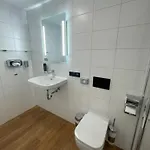 호텔 Hopfenhotel Am Adenauerufer 3*