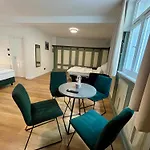Hopfenhotel Am Adenauerufer ホテル 3*