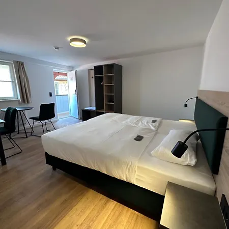 מלון Hopfenhotel Am Adenauerufer 3*