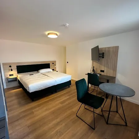 Hopfenhotel Am Adenauerufer מלון באמברג