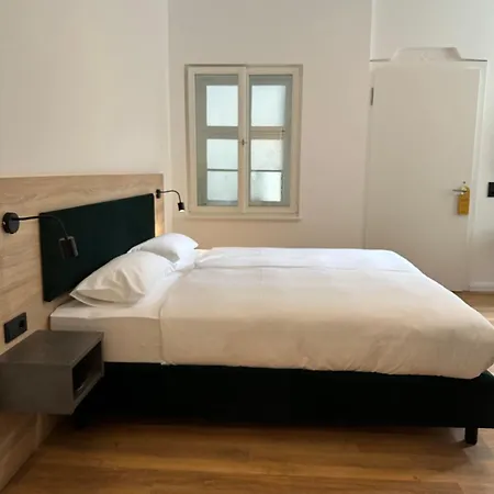 Hopfenhotel Am Adenauerufer מלון