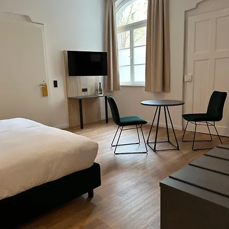 Hopfenhotel Am Adenauerufer מלון
