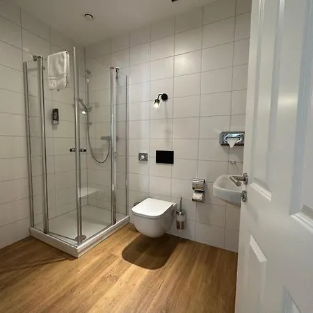 Hopfenhotel Am Adenauerufer 3* באמברג