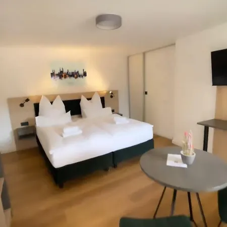 Отель Hopfenhotel Am Adenauerufer 3*
