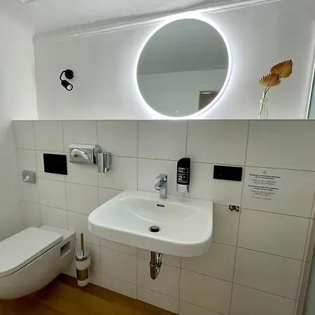 מלון Hopfenhotel Am Adenauerufer 3*