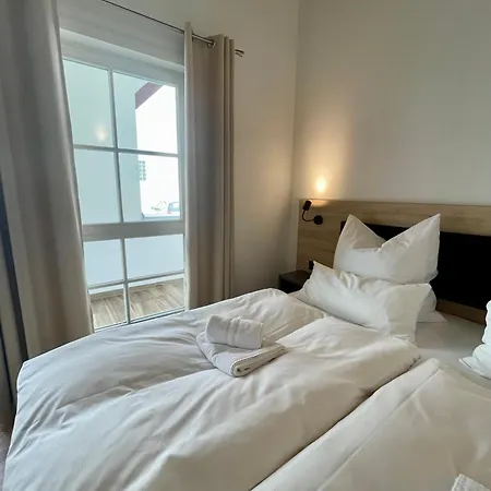 Hopfenhotel Am Adenauerufer 3*