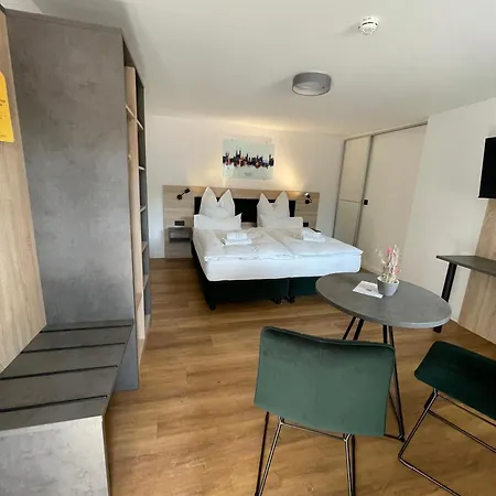 Hopfenhotel Am Adenauerufer 3* באמברג