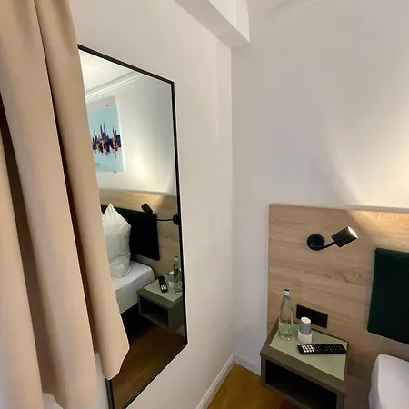 Hopfenhotel Am Adenauerufer Hotel *