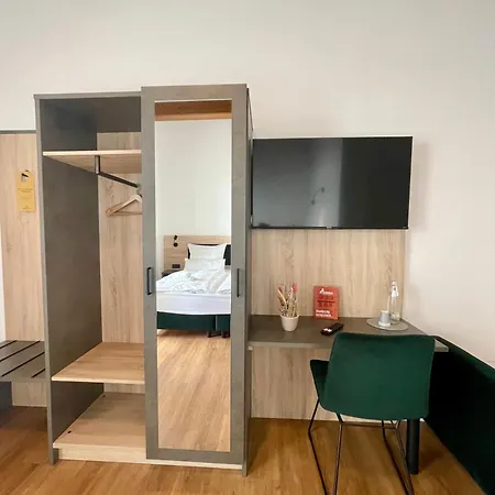 Hopfenhotel Am Adenauerufer מלון