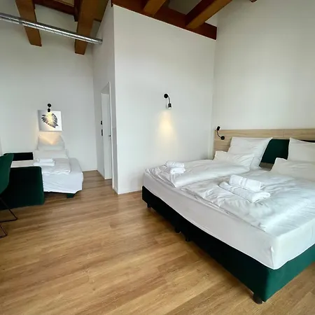 Hopfenhotel Am Adenauerufer ホテル