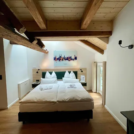 Hopfenhotel Am Adenauerufer 3*
