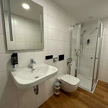 Hopfenhotel Am Adenauerufer 3*