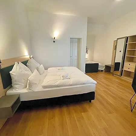 Hopfenhotel Am Adenauerufer 3*