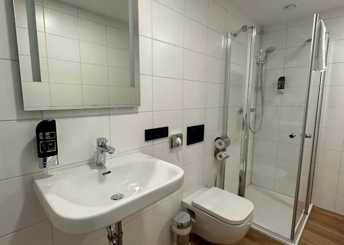 Hopfenhotel Am Adenauerufer 3*