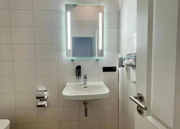 Hopfenhotel Am Adenauerufer 3*