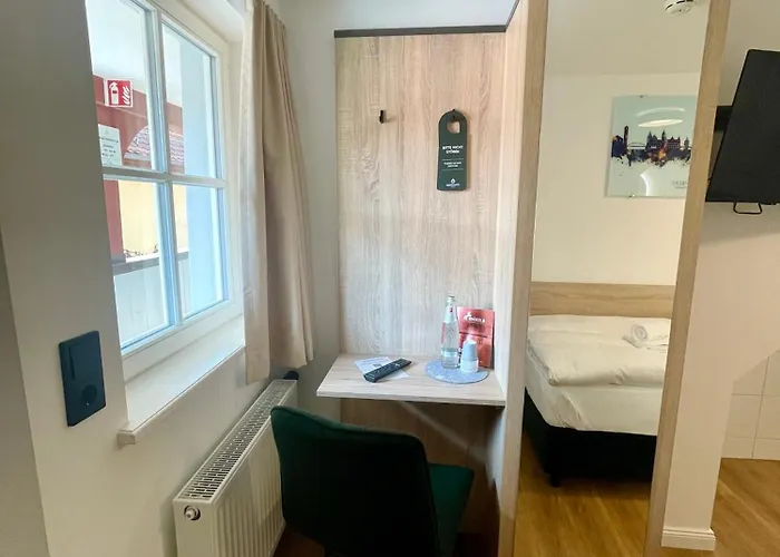 호텔 Hopfenhotel Am Adenauerufer 3*